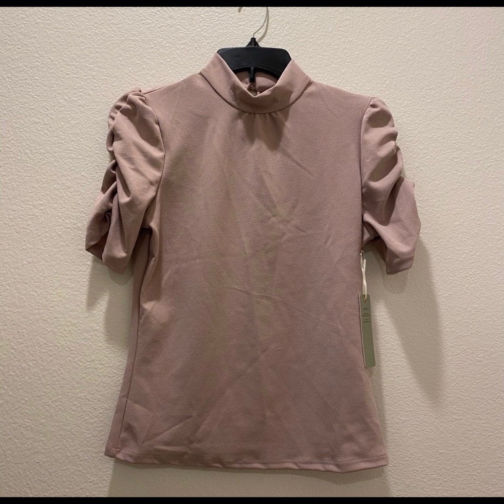 NWT. IRIS BLOUSE. SIZE: MEDIUM